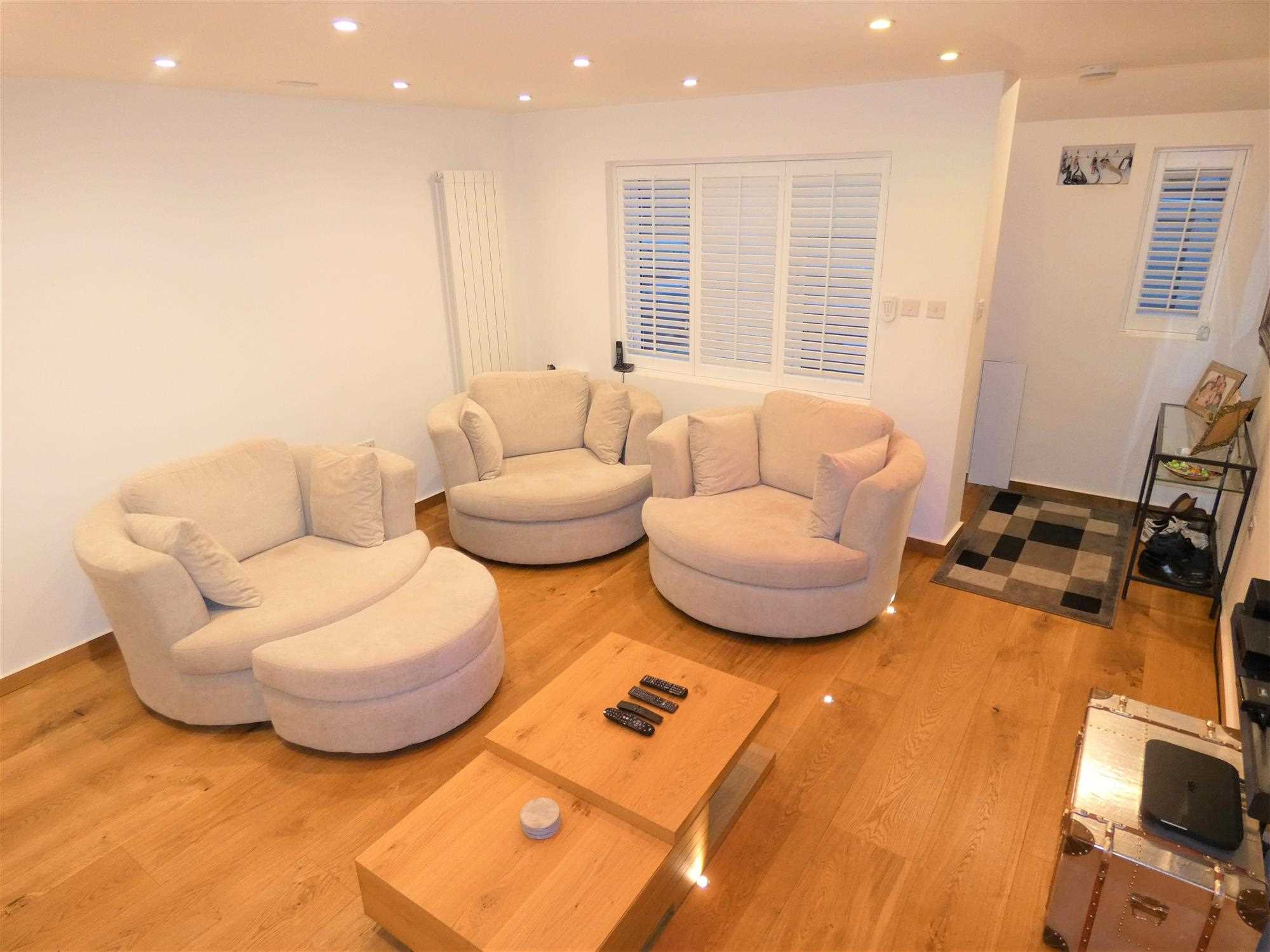 Mulberry Crescent - Picture 3