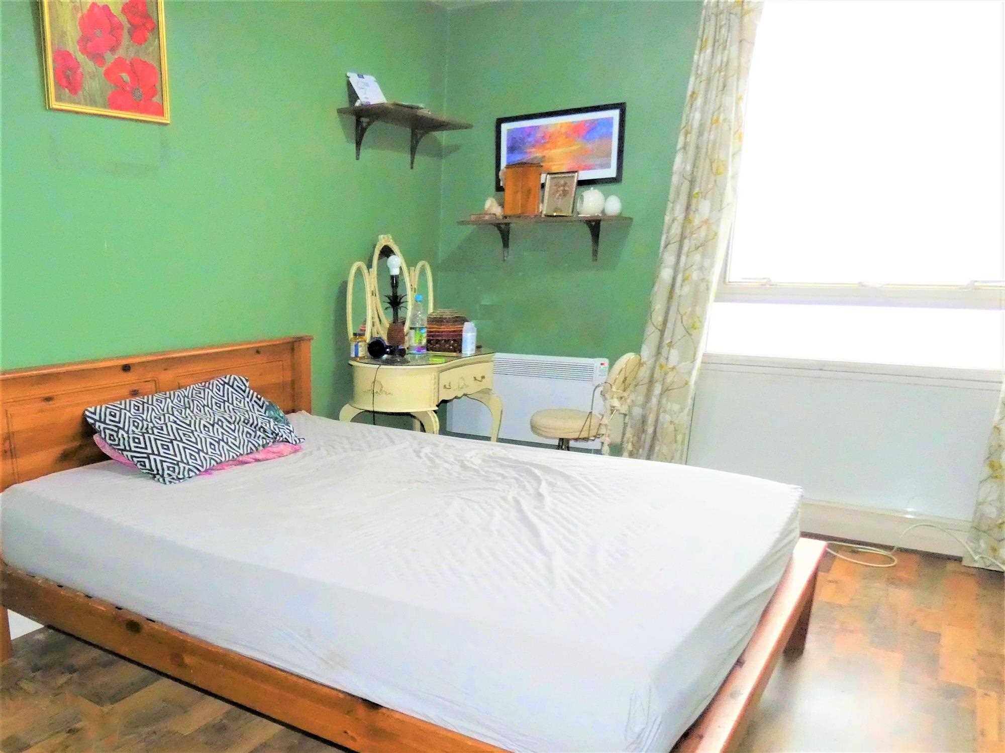 Bramlands Close - Picture 3