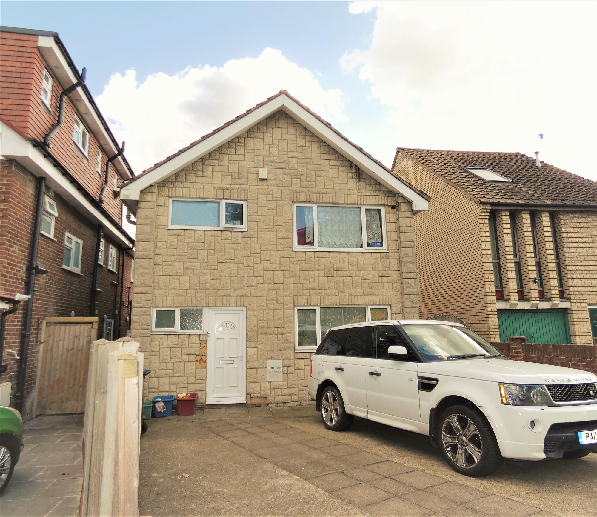 Strafford Road - Picture 1
