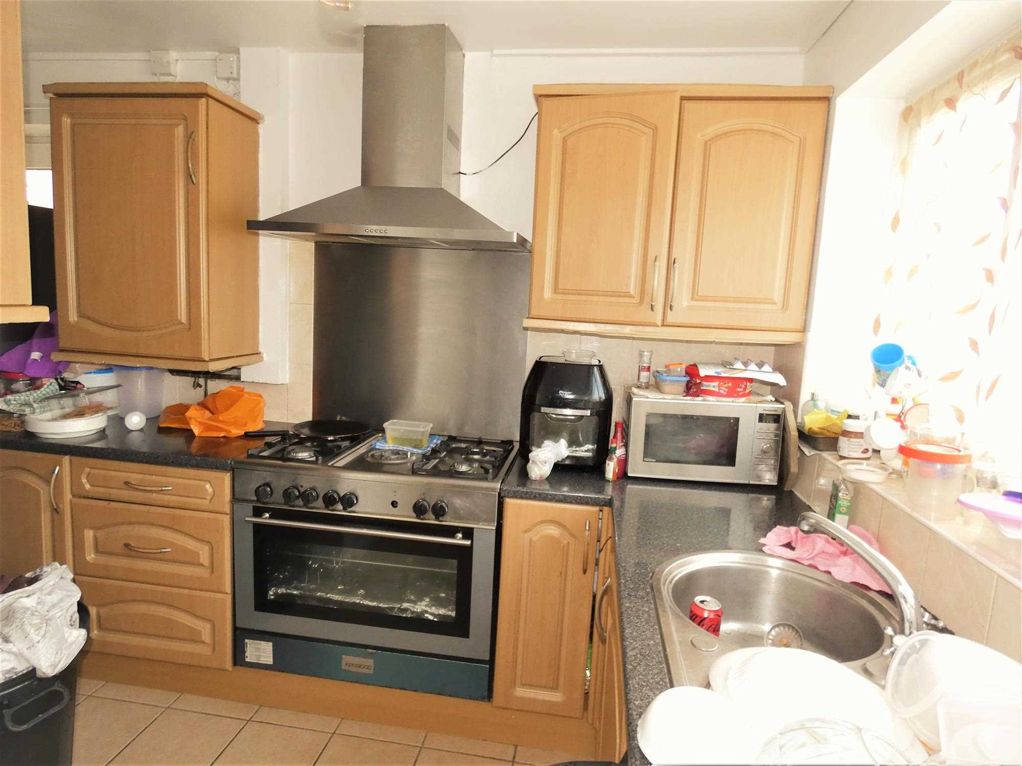 Strafford Road - Picture 4