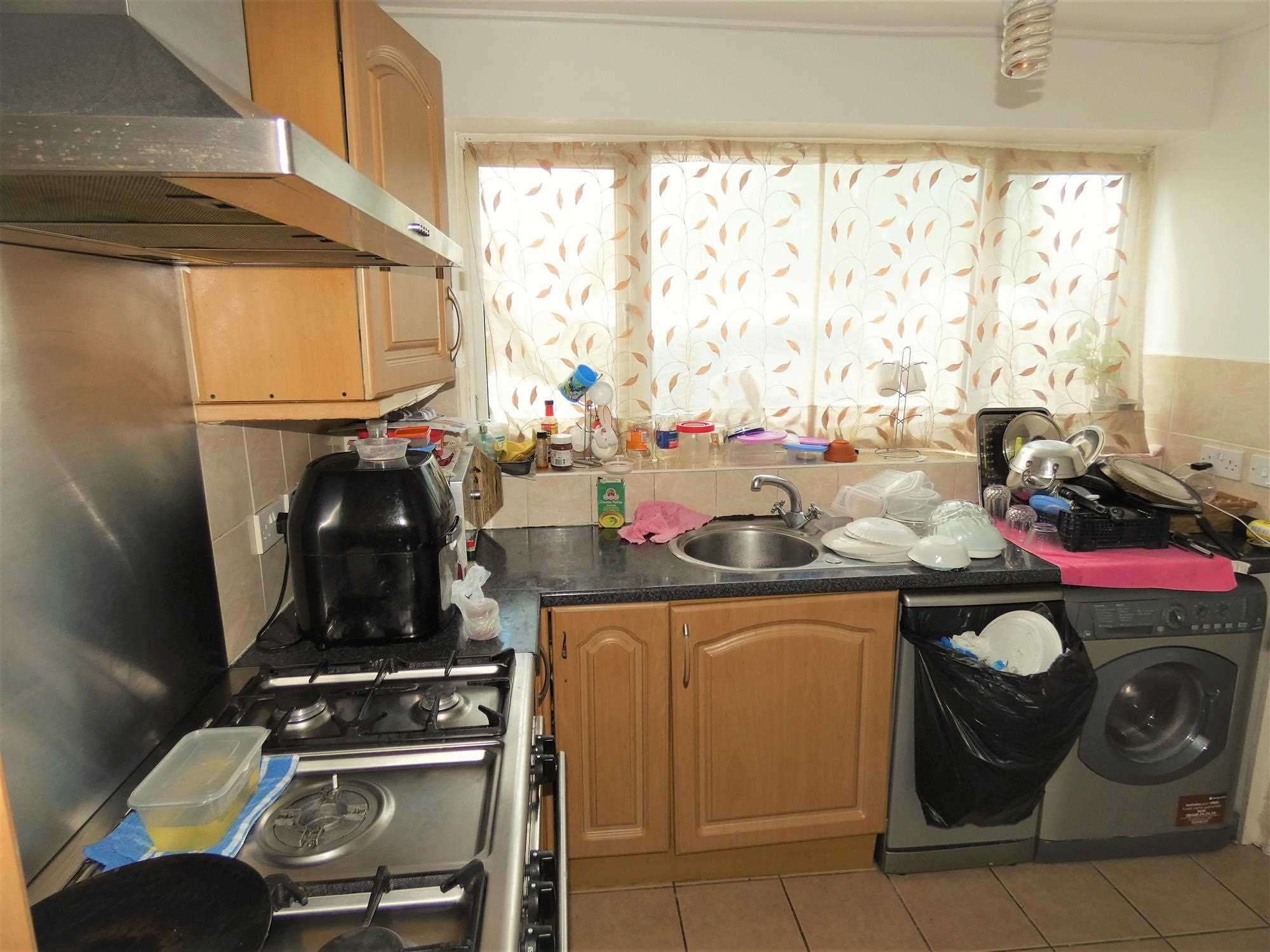 Strafford Road - Picture 5