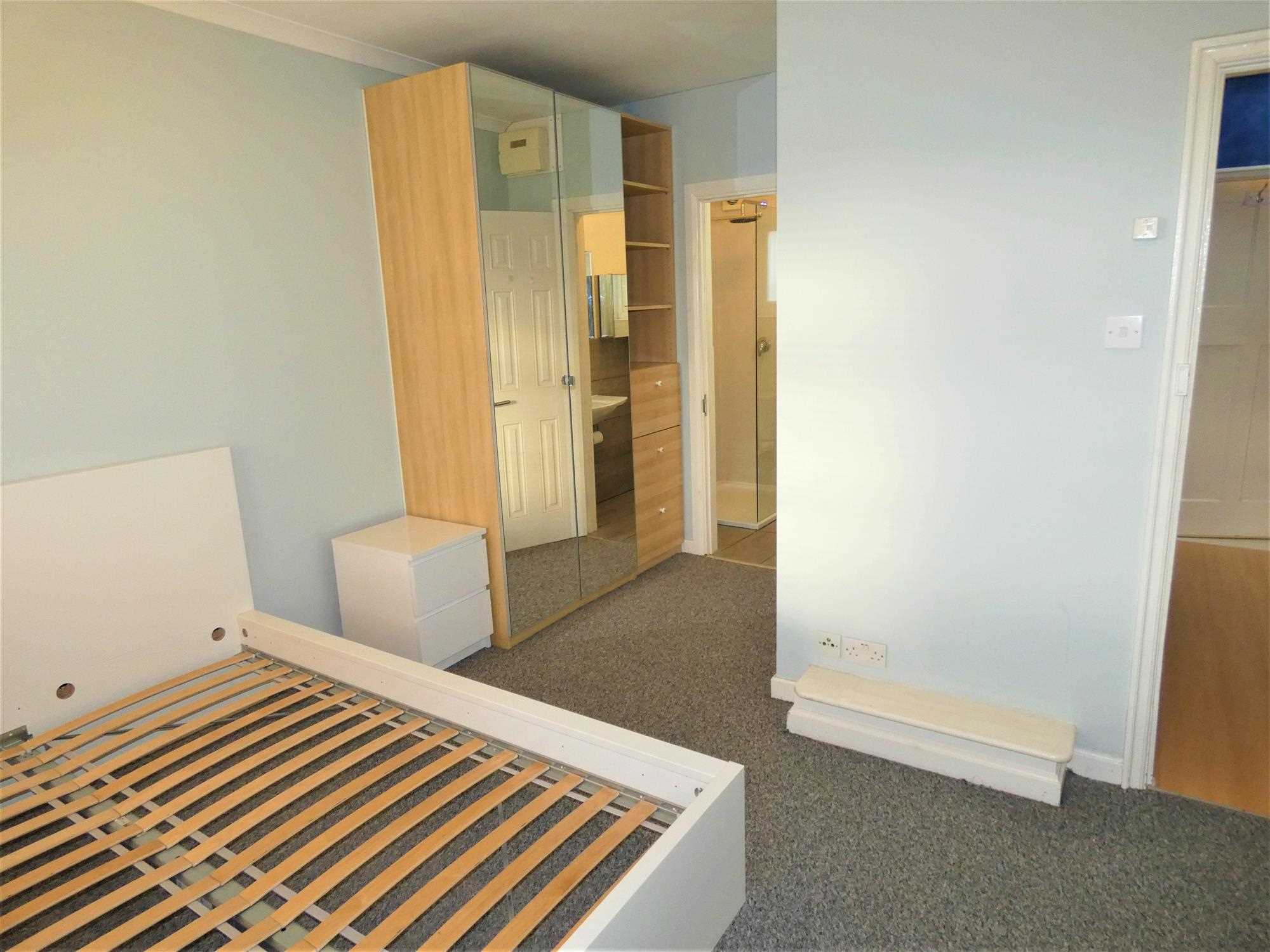 Whitton Avenue East - Picture 9