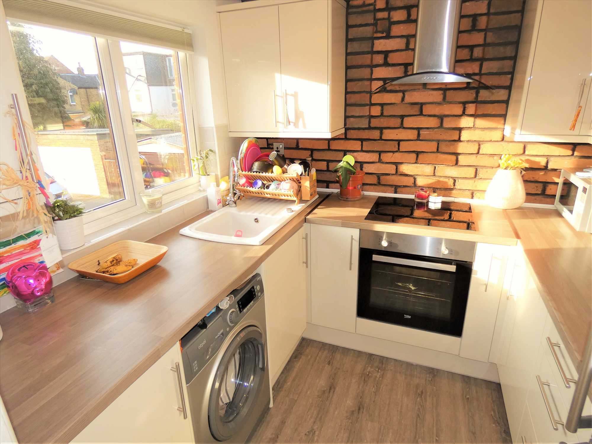 Weavers Close - Picture 2