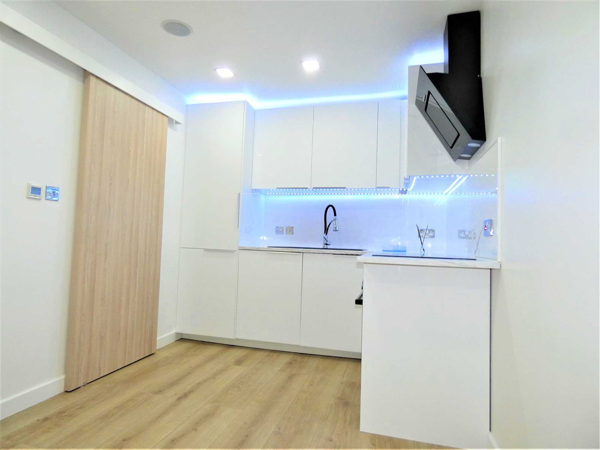 Lindwood Close - Picture 1