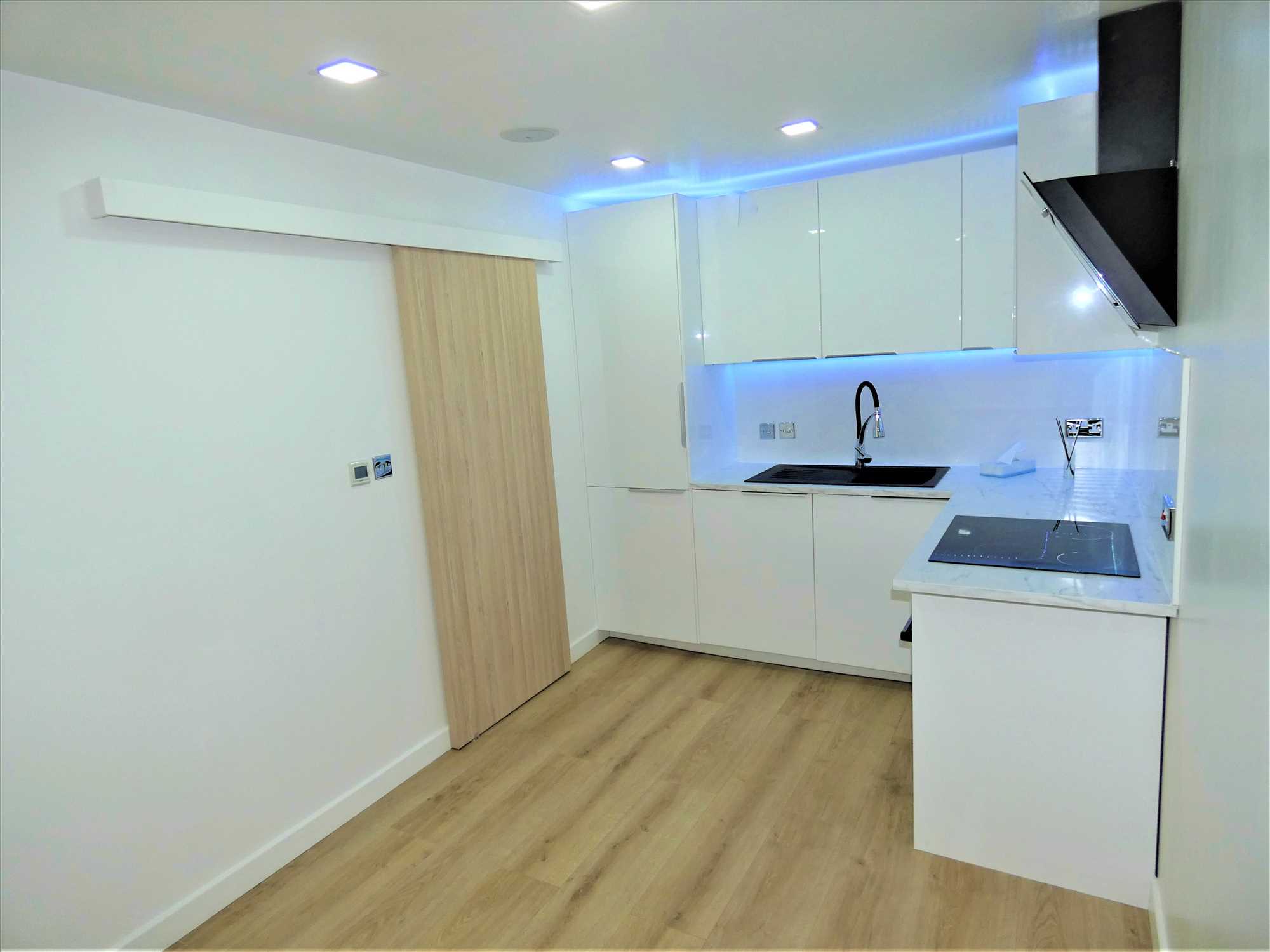 Lindwood Close - Picture 3