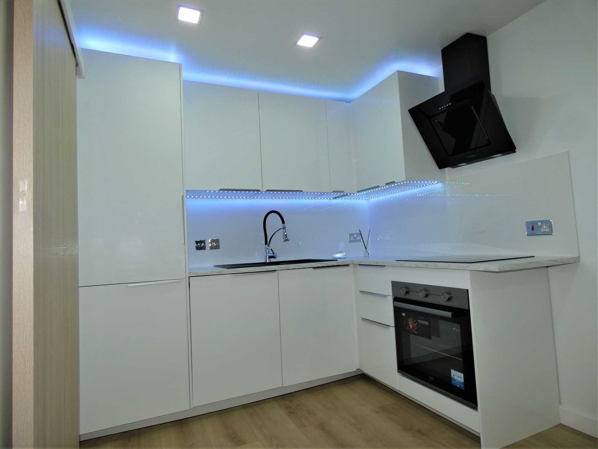 Lindwood Close - Picture 4