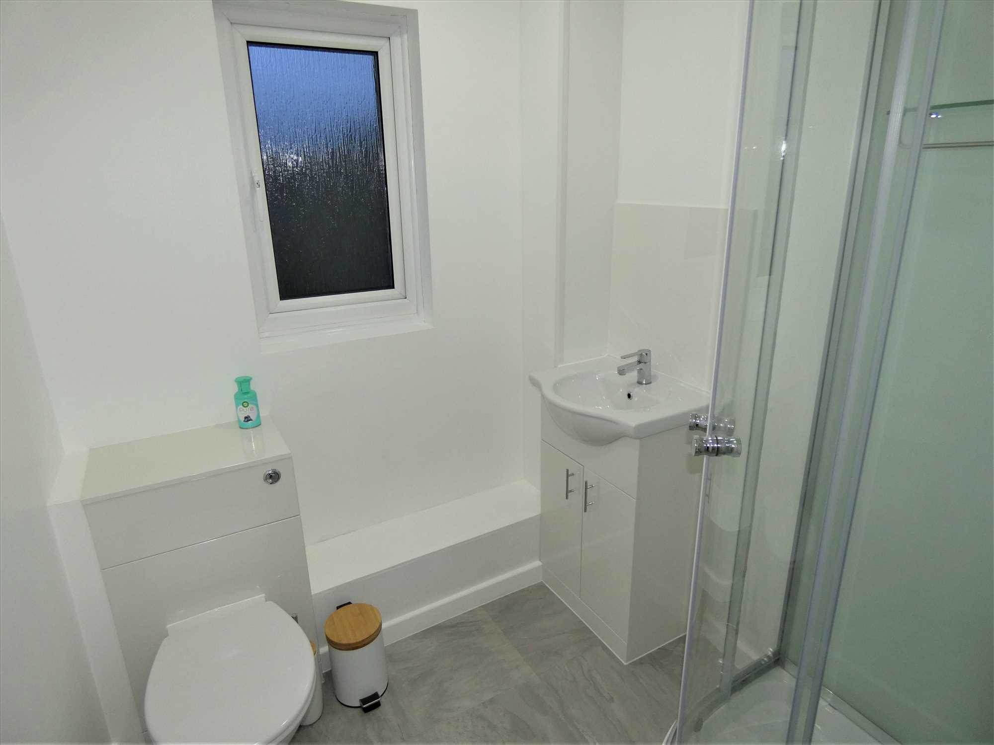 Lindwood Close - Picture 9
