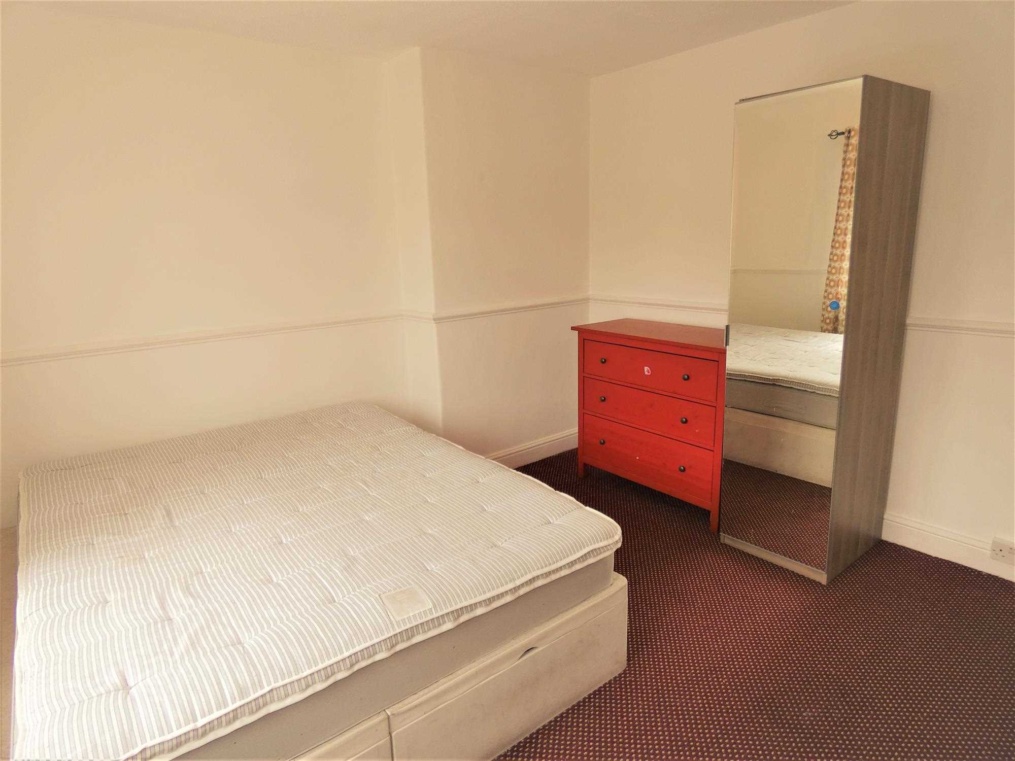 Edgware - Picture 9