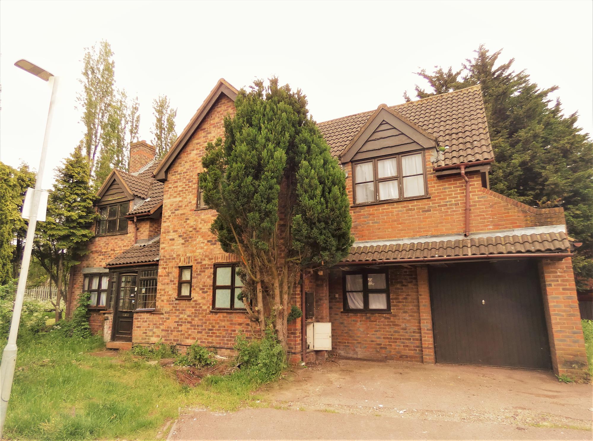 Darris Close - Picture 1