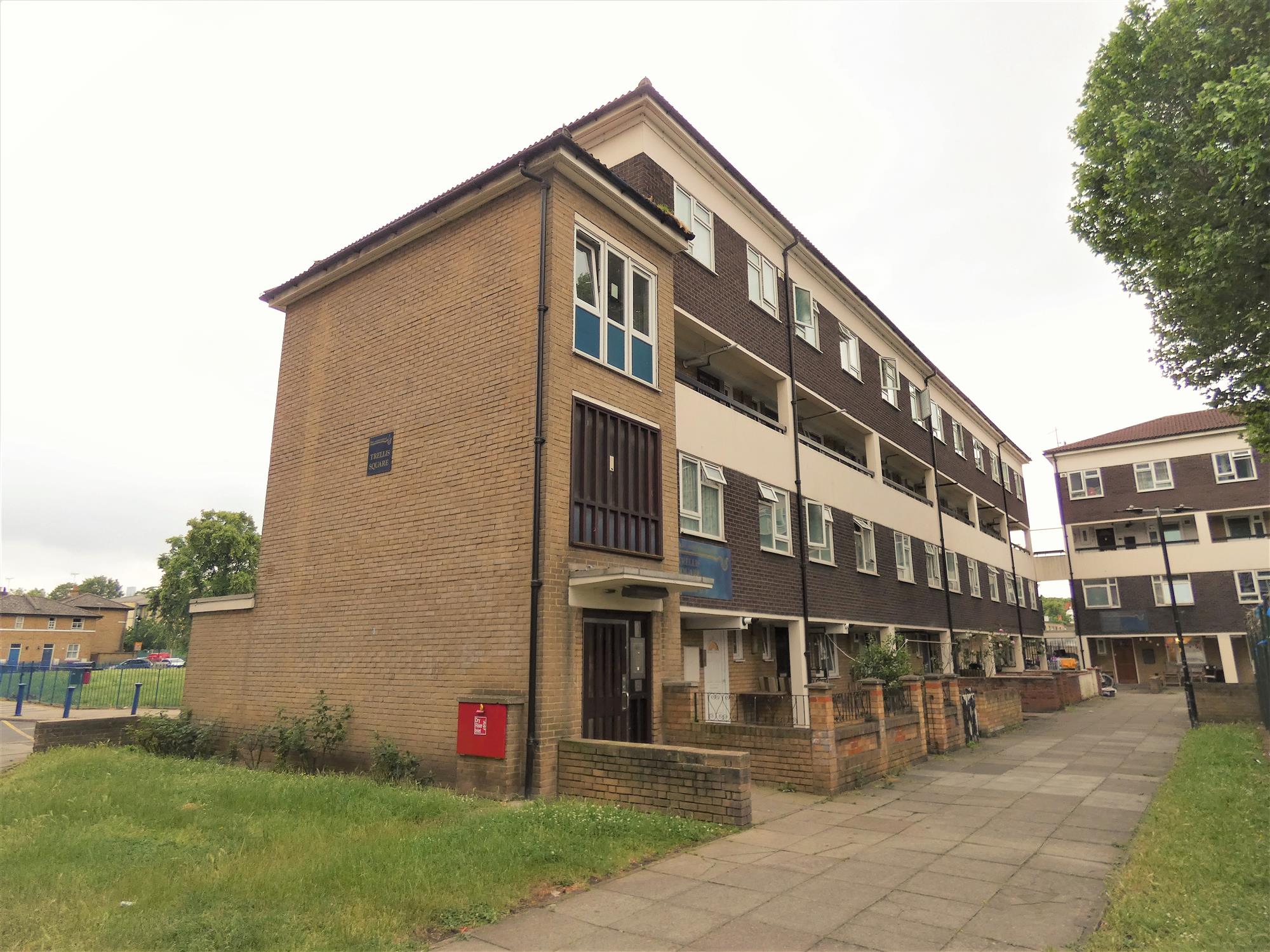 Trellis Square - Picture 1