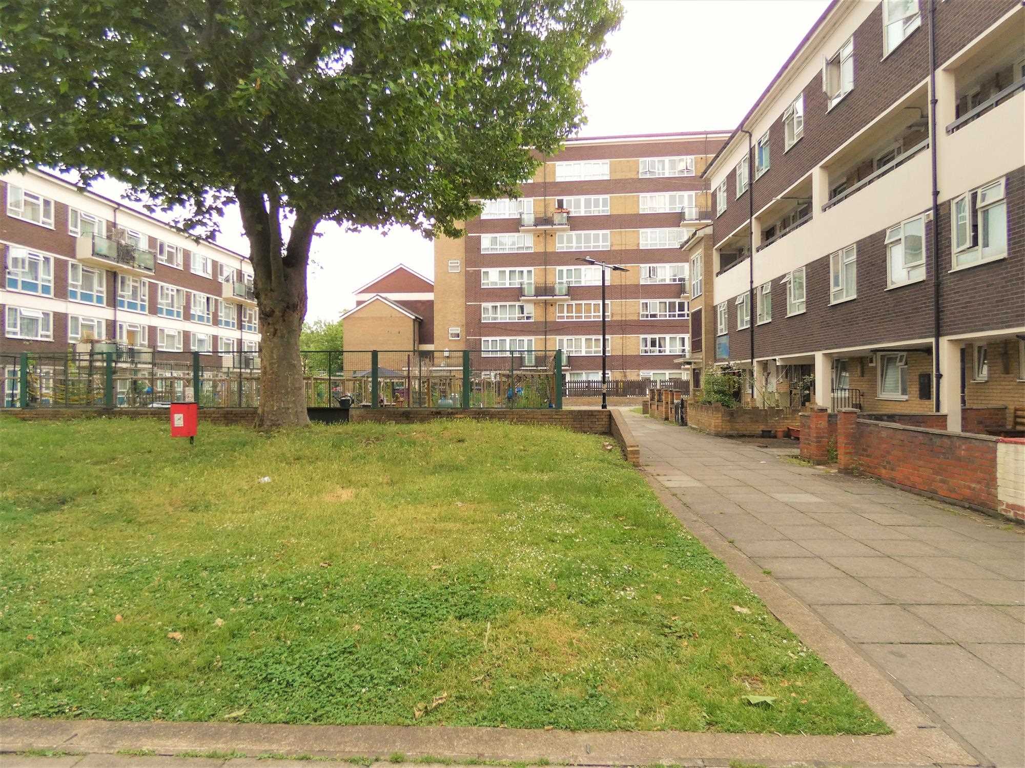Trellis Square - Picture 13