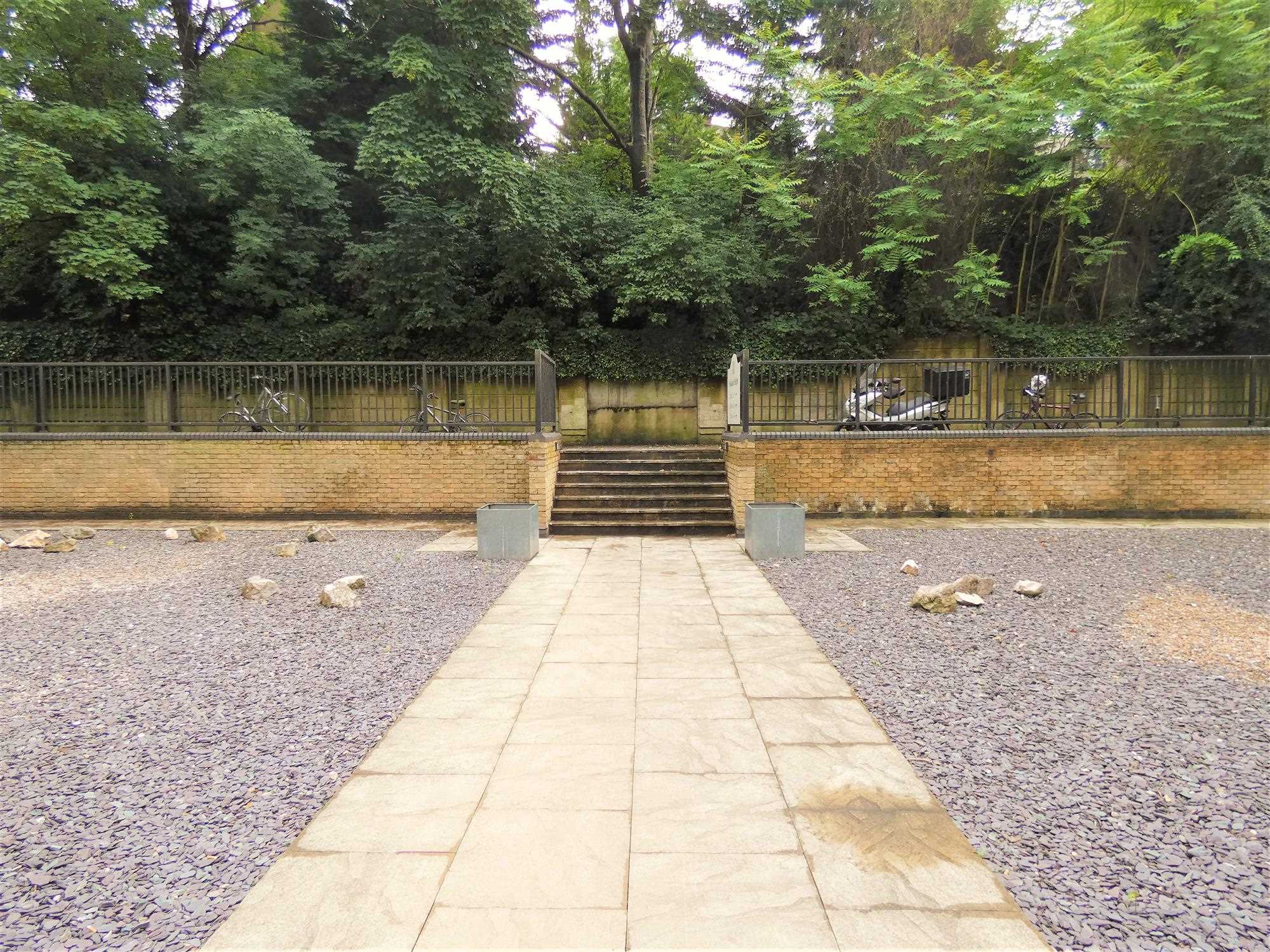 Vanbrugh Hill - Picture 14