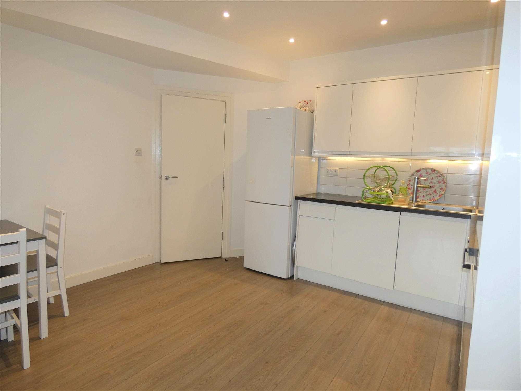 Preston Road - Picture 6