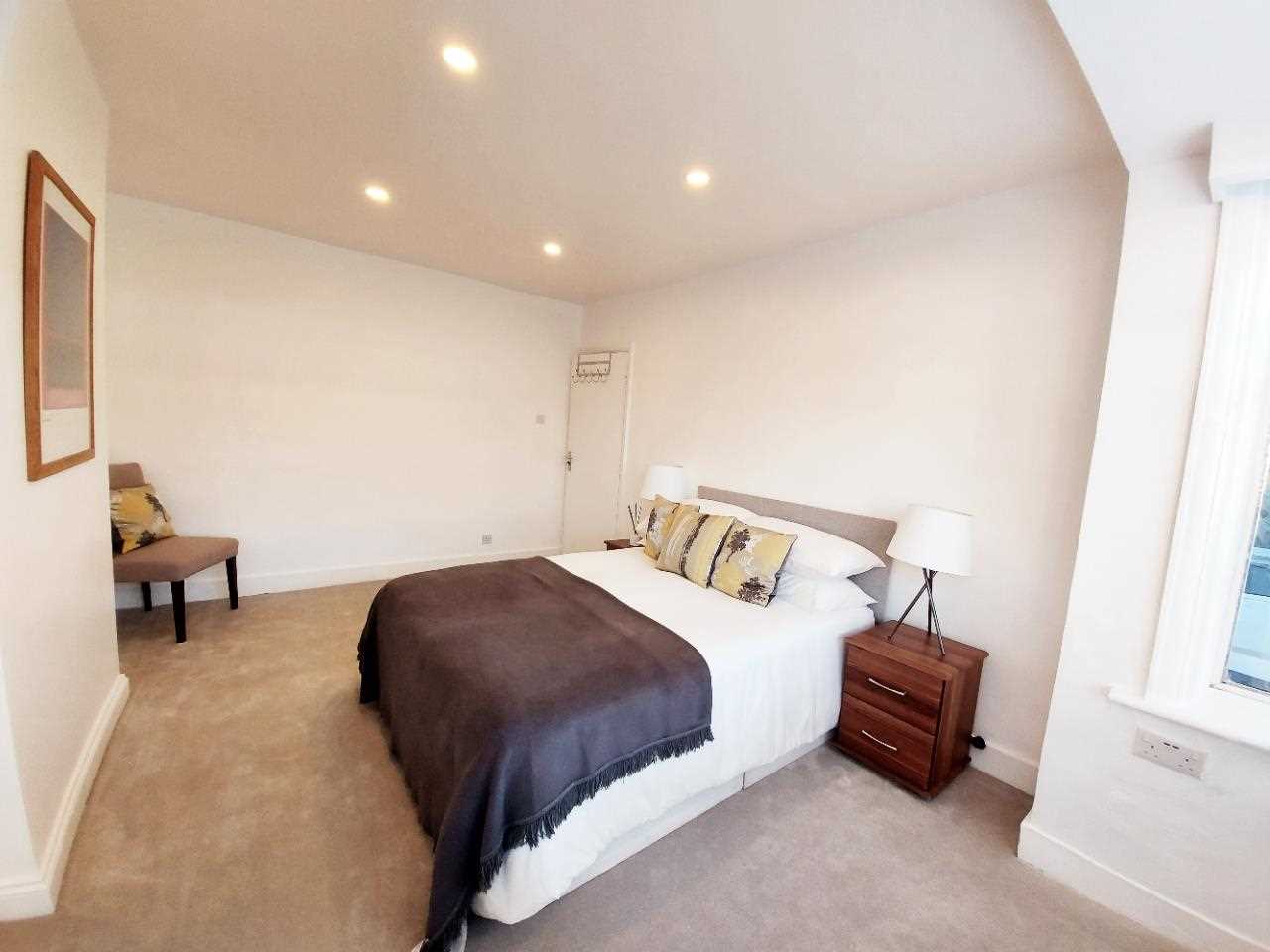 Clovelly Road - Picture 11