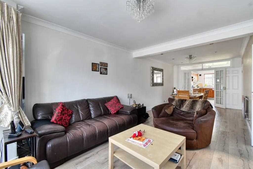 Regal Way - Picture 2