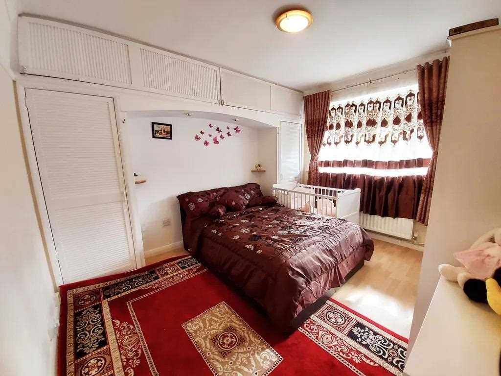 Windsor Close - Picture 5