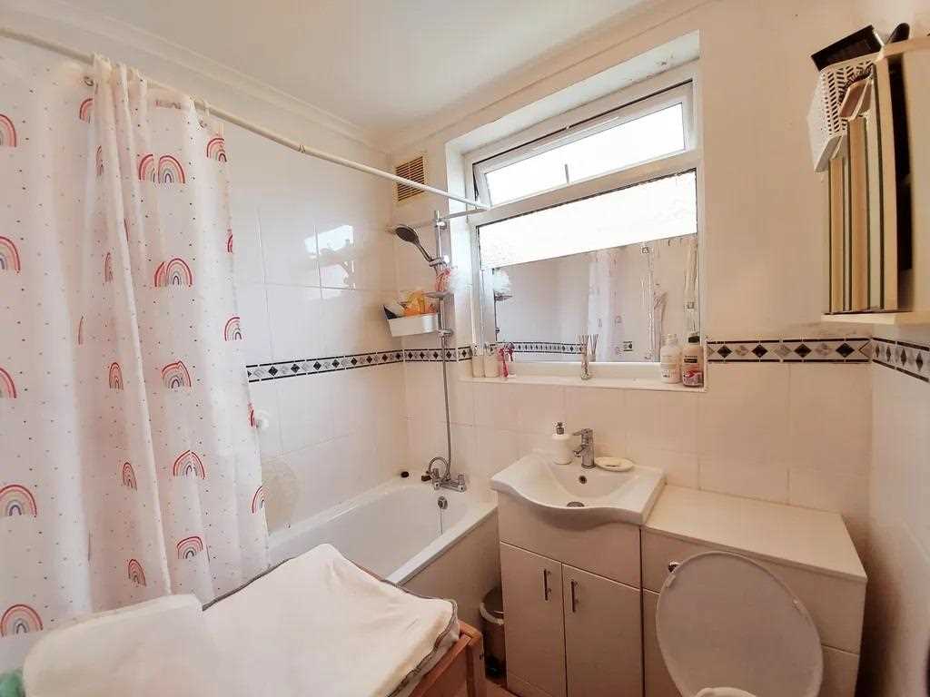 Windsor Close - Picture 7