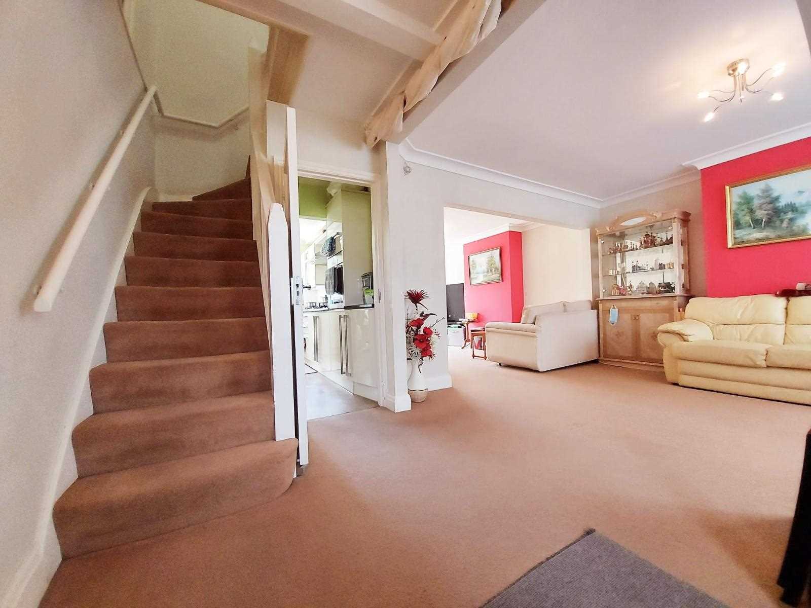 Regal Way - Picture 6