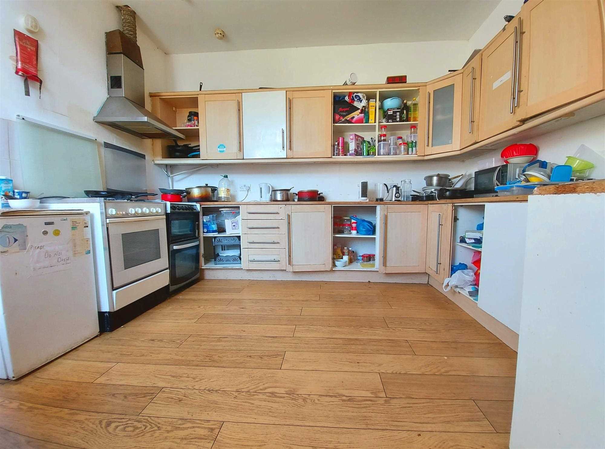 Mayfair Avenue - Picture 3