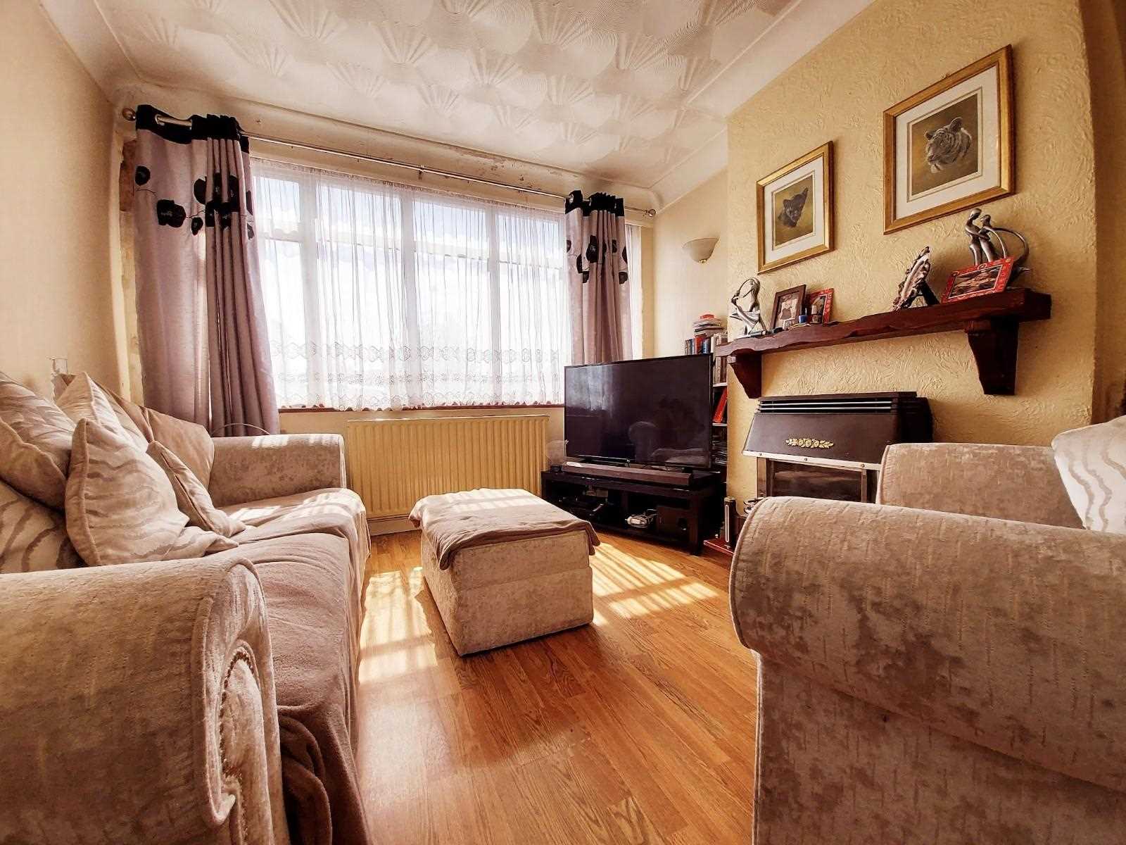 Lindwood Close - Picture 2