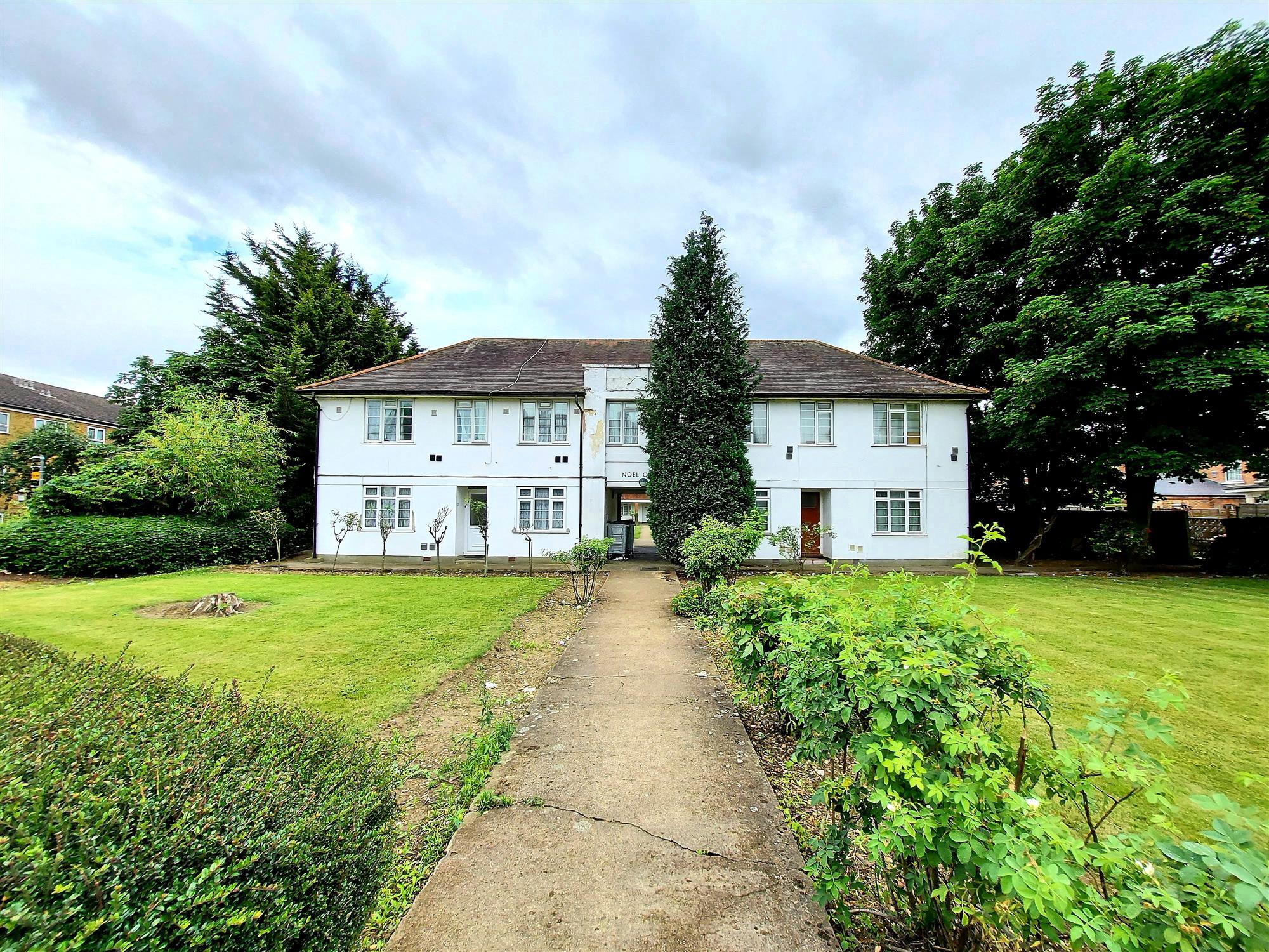 Noel Court - Picture 1