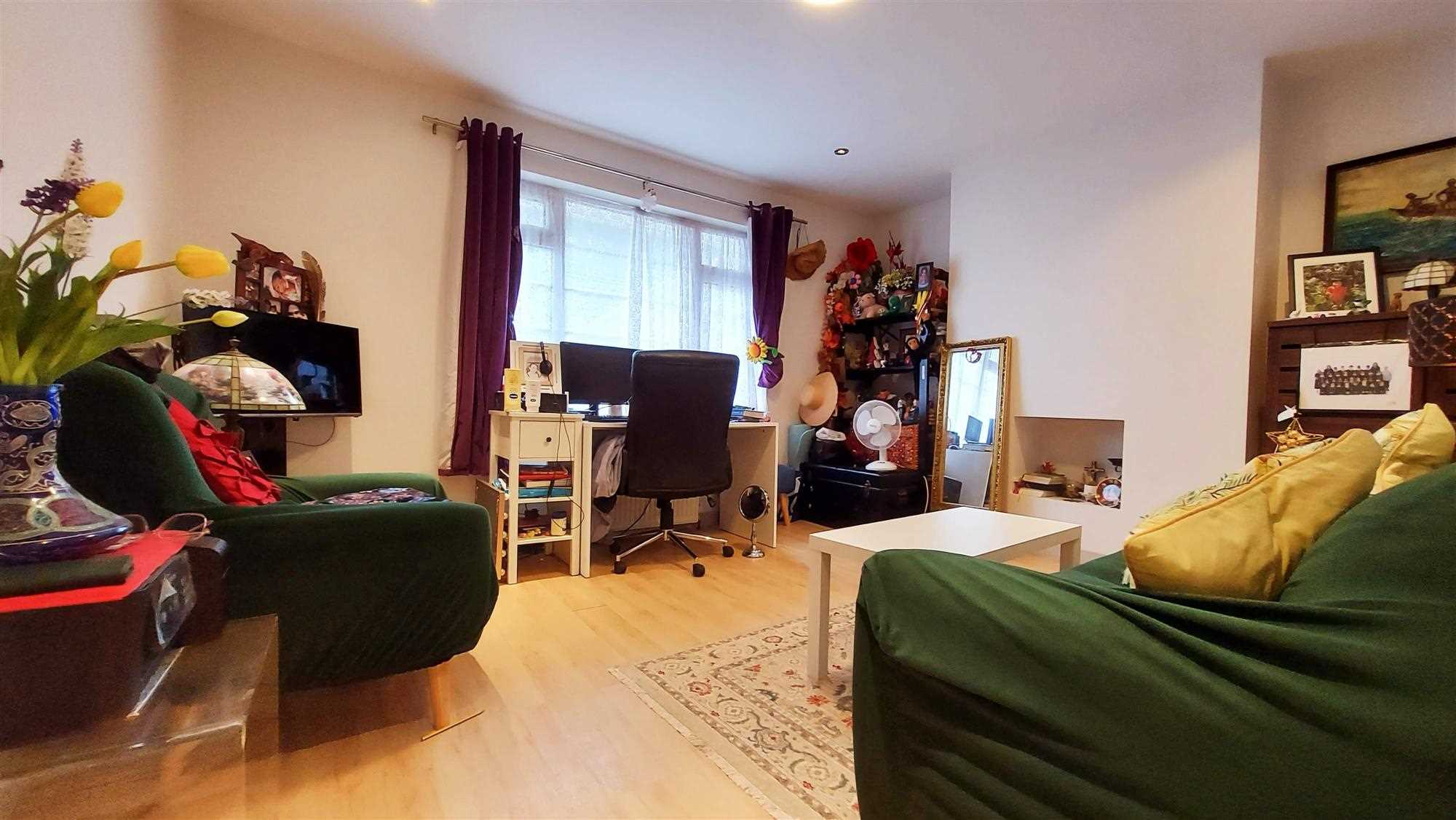 Noel Court - Picture 2