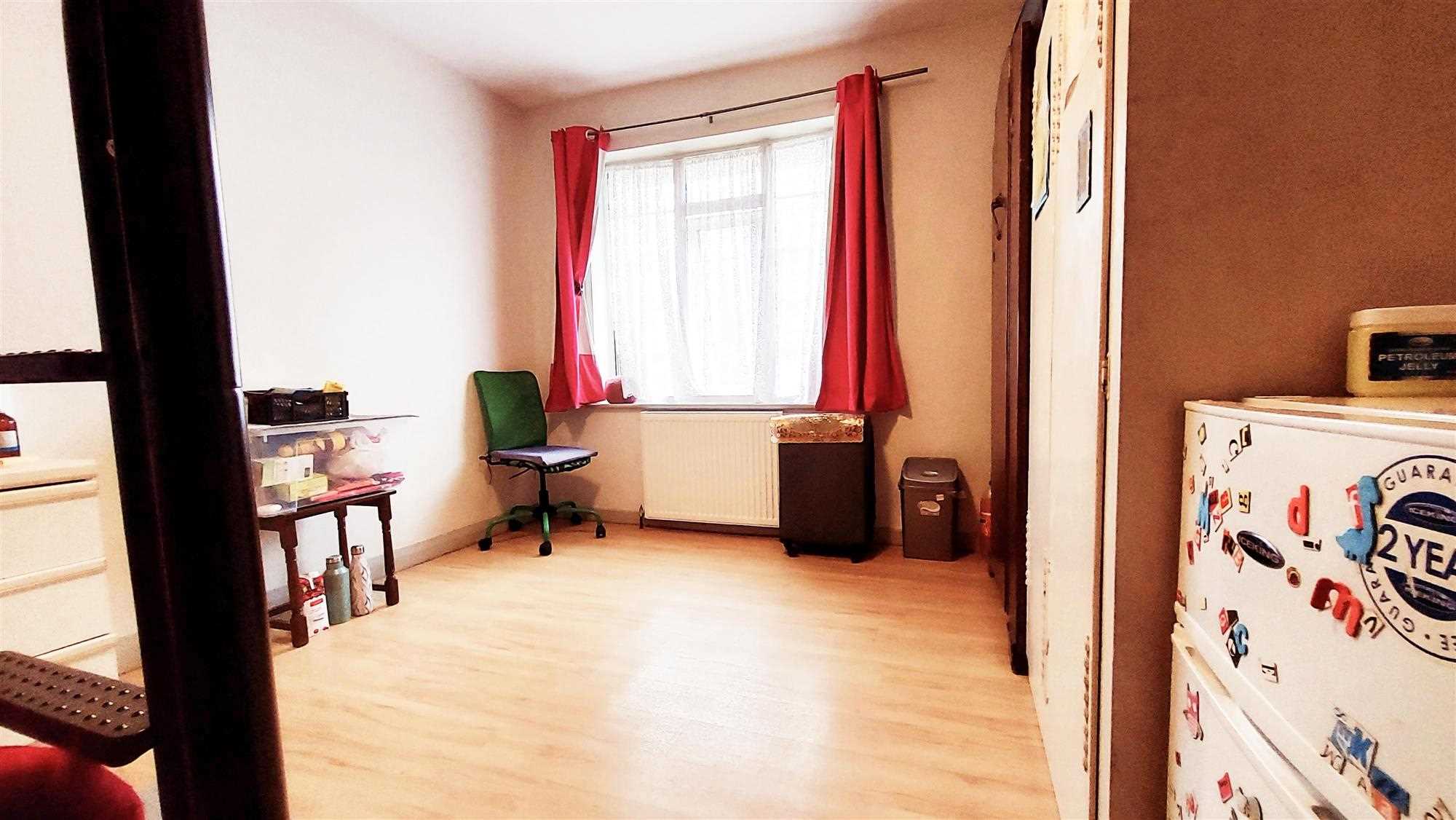 Noel Court - Picture 4