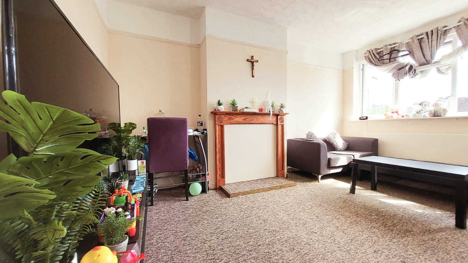 Bedfont Lane - Picture 2