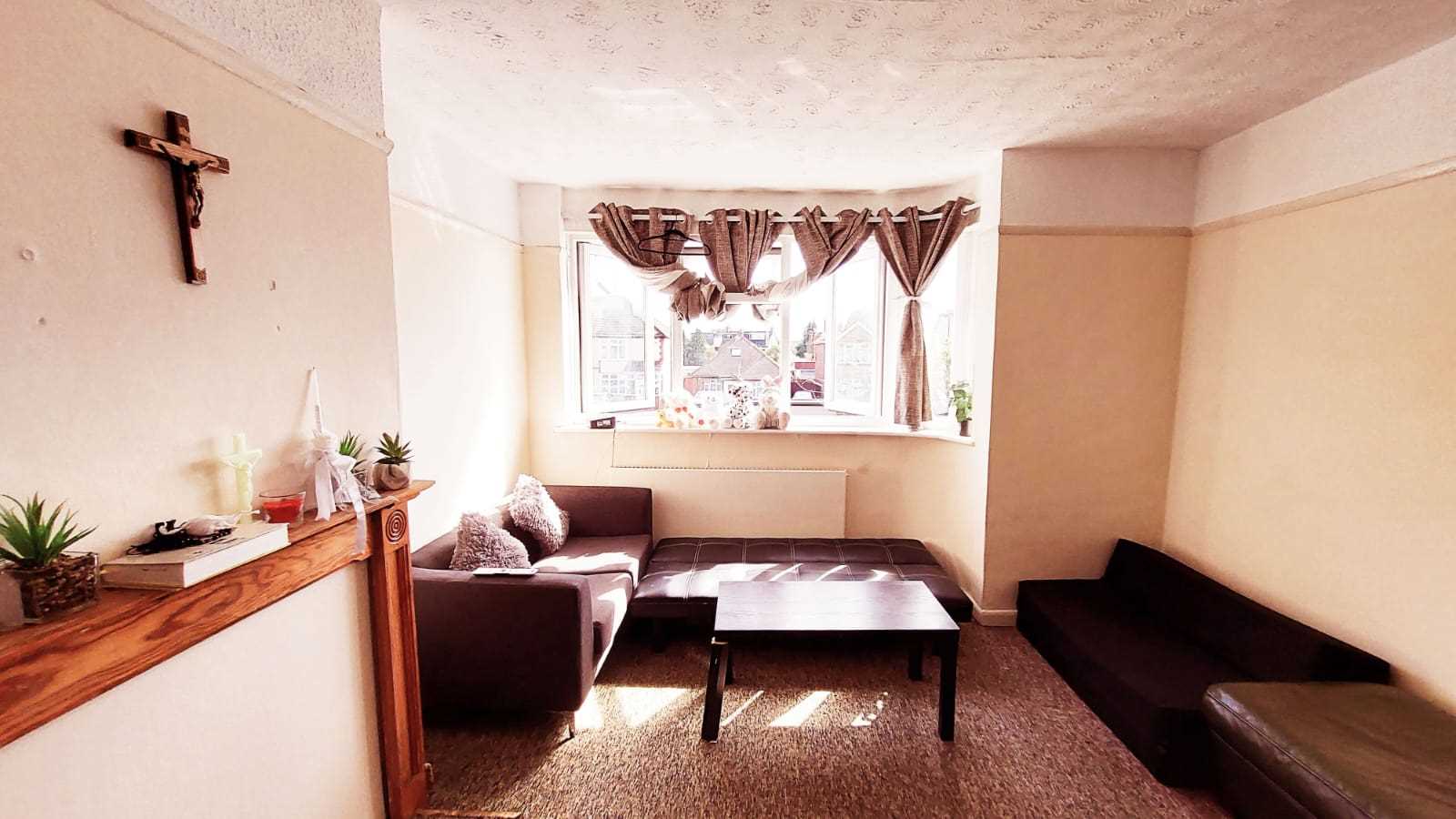 Bedfont Lane - Picture 3