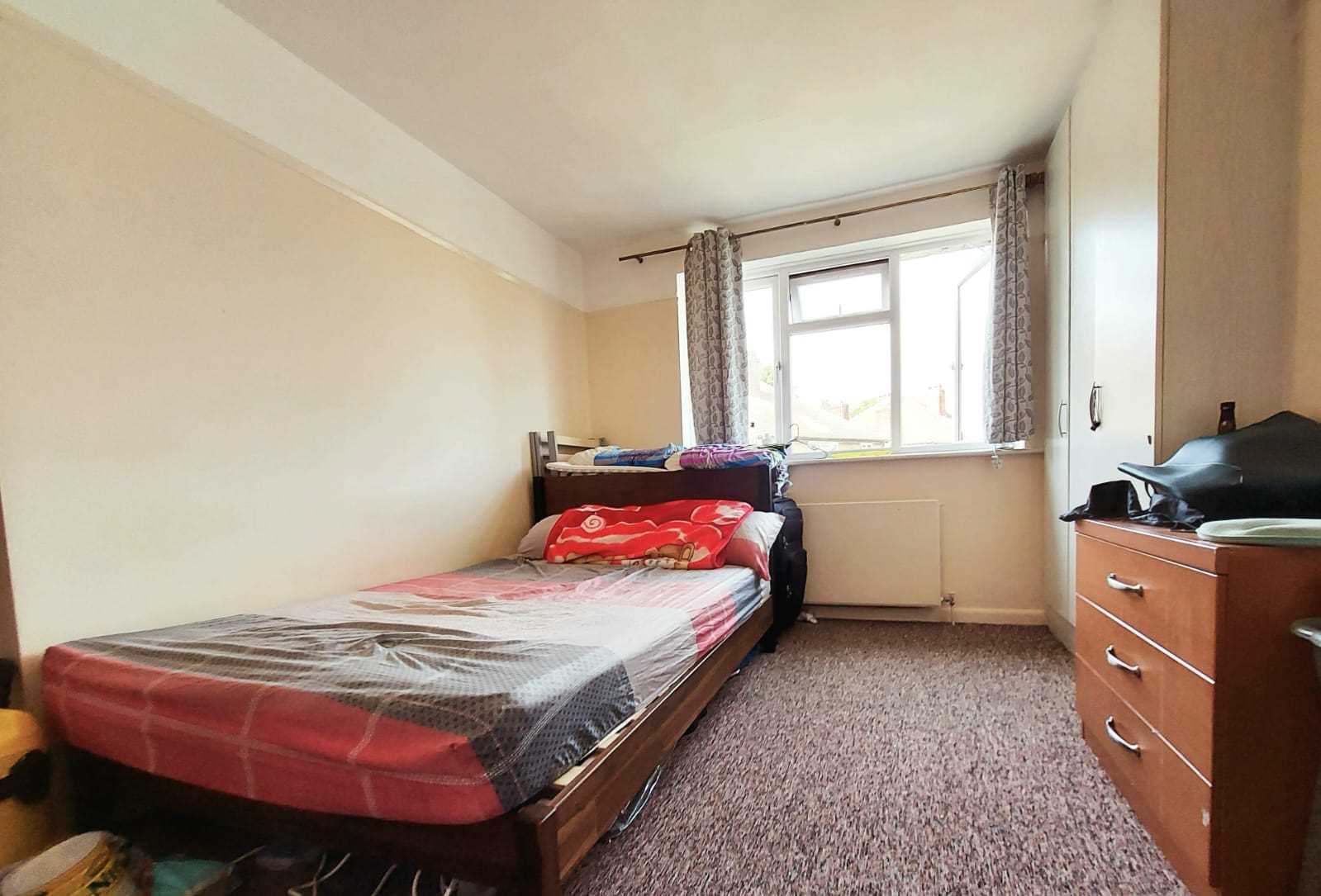 Bedfont Lane - Picture 5