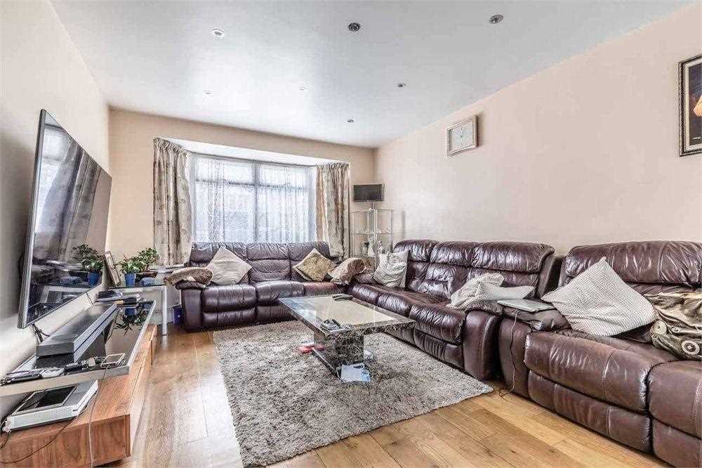 Pinglestone Close - Picture 2