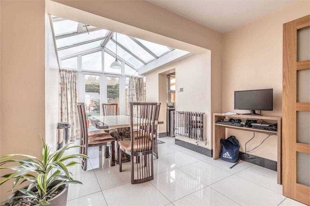 Pinglestone Close - Picture 5