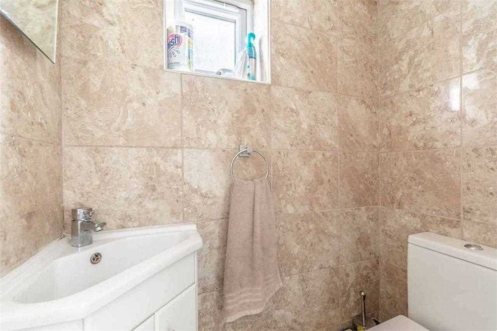 Pinglestone Close - Picture 11