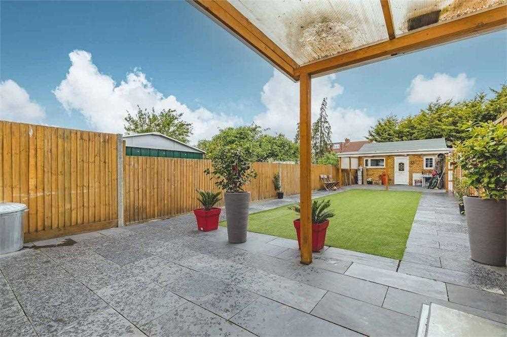 Pinglestone Close - Picture 12