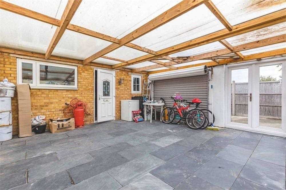Pinglestone Close - Picture 13