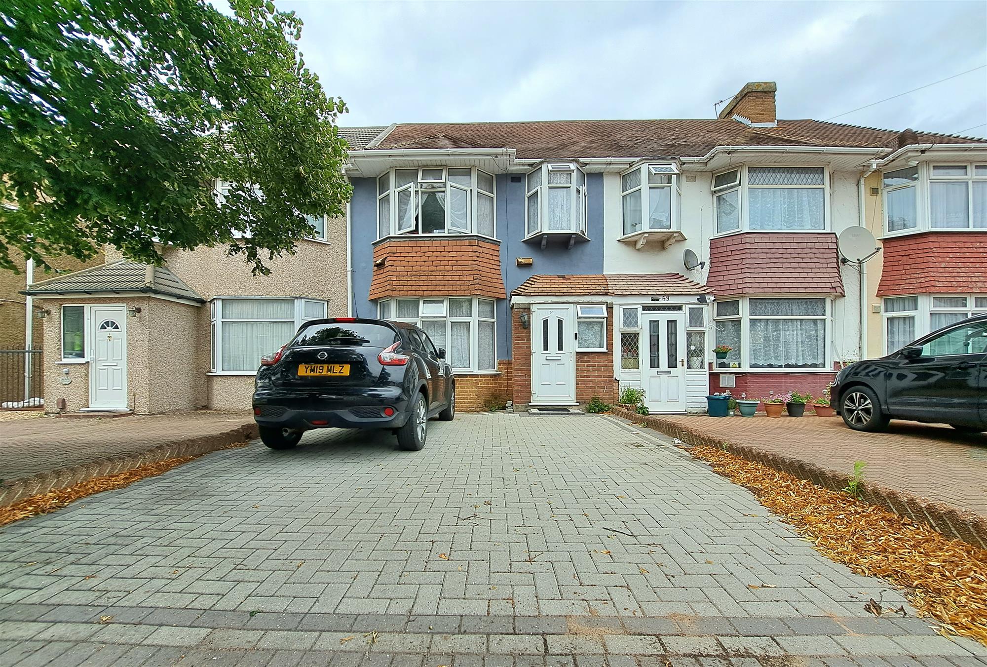 Pinglestone Close - Picture 1