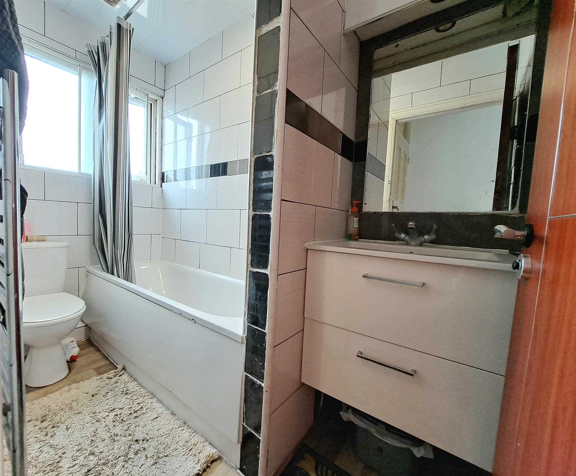 Pinglestone Close - Picture 10
