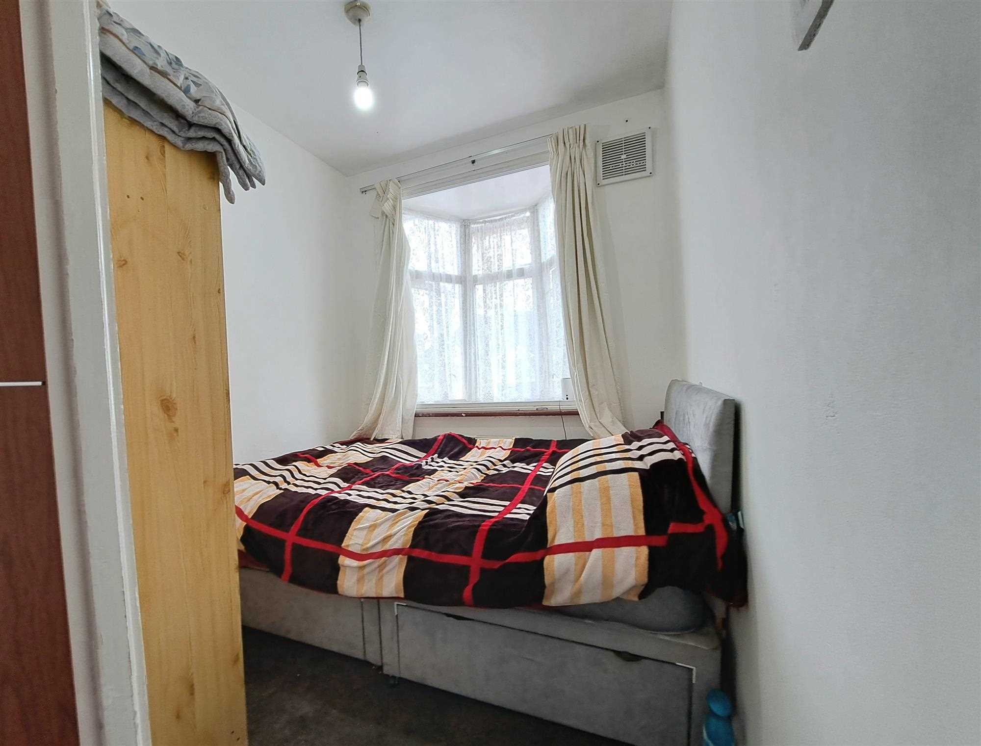 Pinglestone Close - Picture 12
