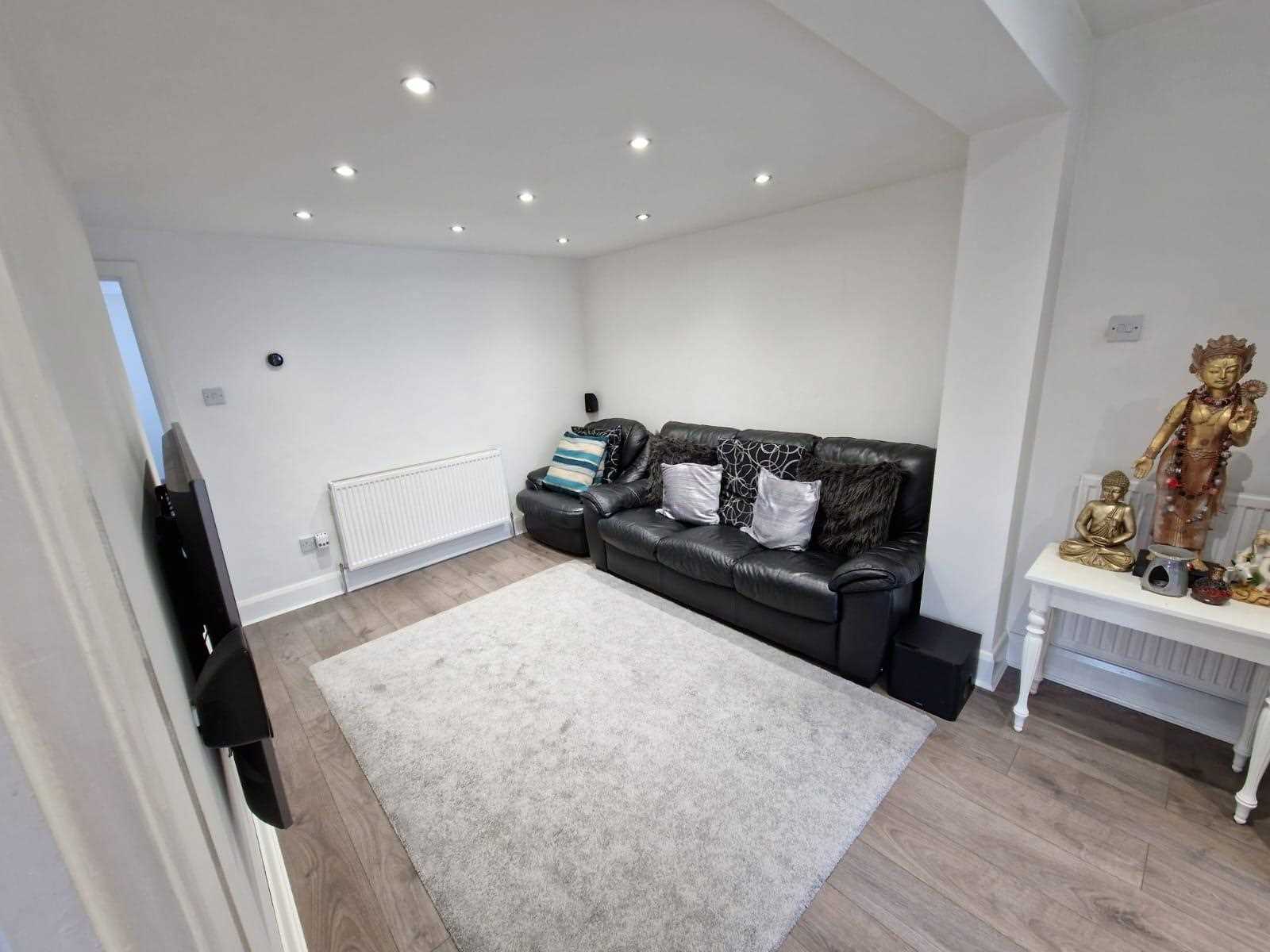 Hampden Road - Picture 3