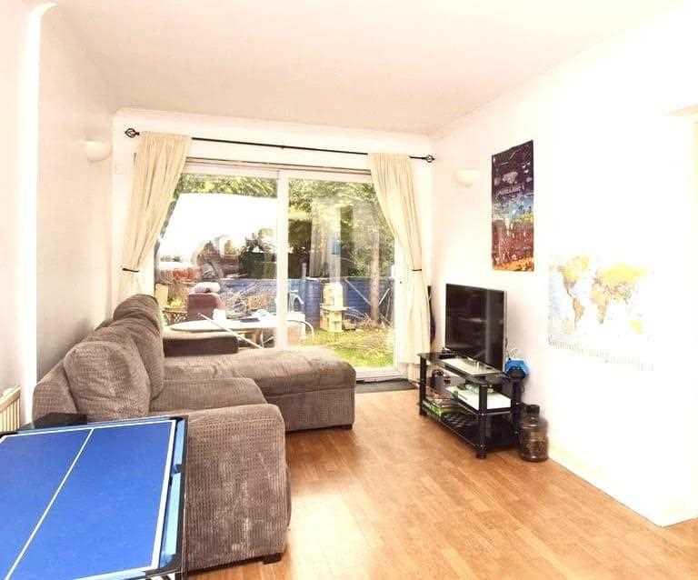 Berry Avenue - Picture 2