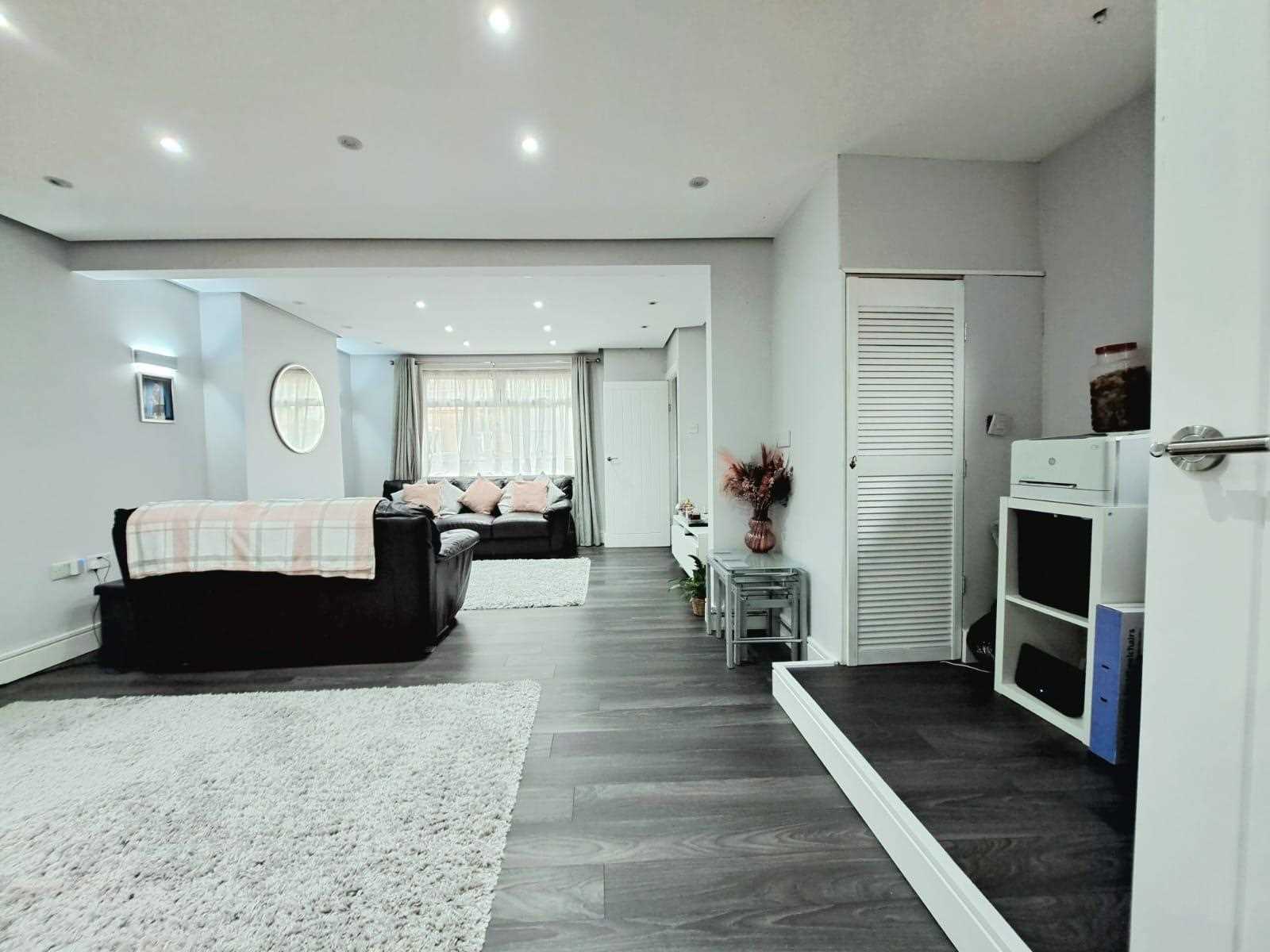 Hampden Road - Picture 10