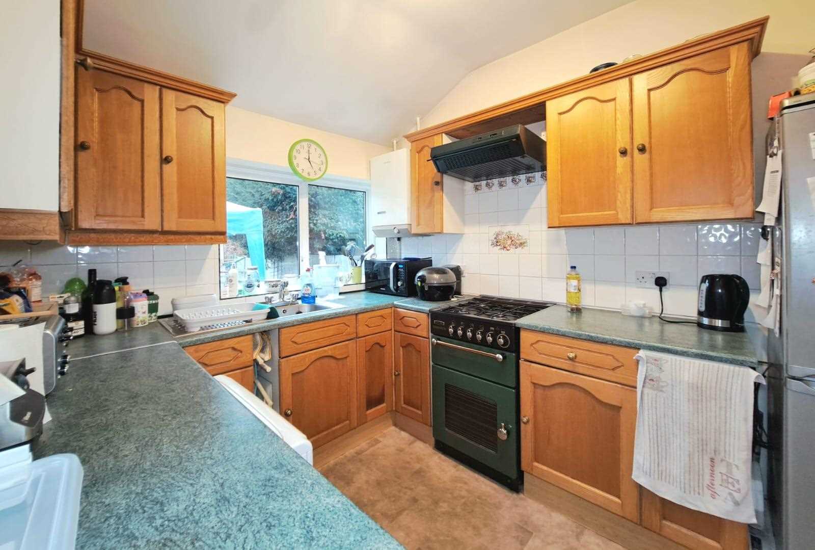 Manor Road - Picture 7