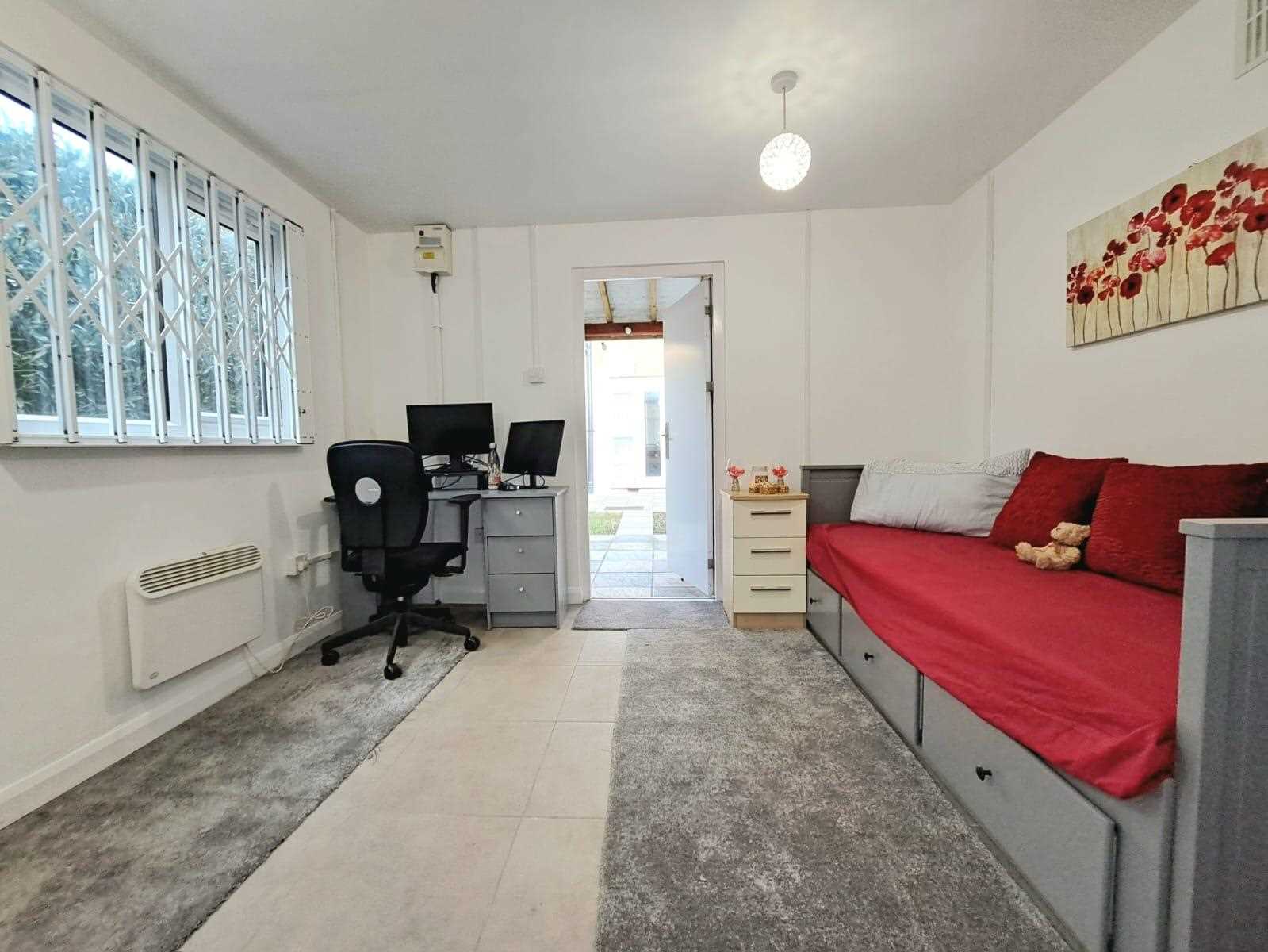Whitefriars Avenue - Picture 16