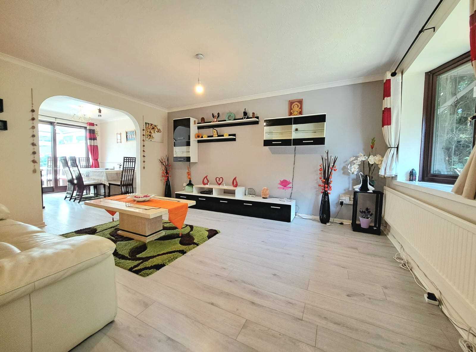 Adwell Drive, - Picture 2