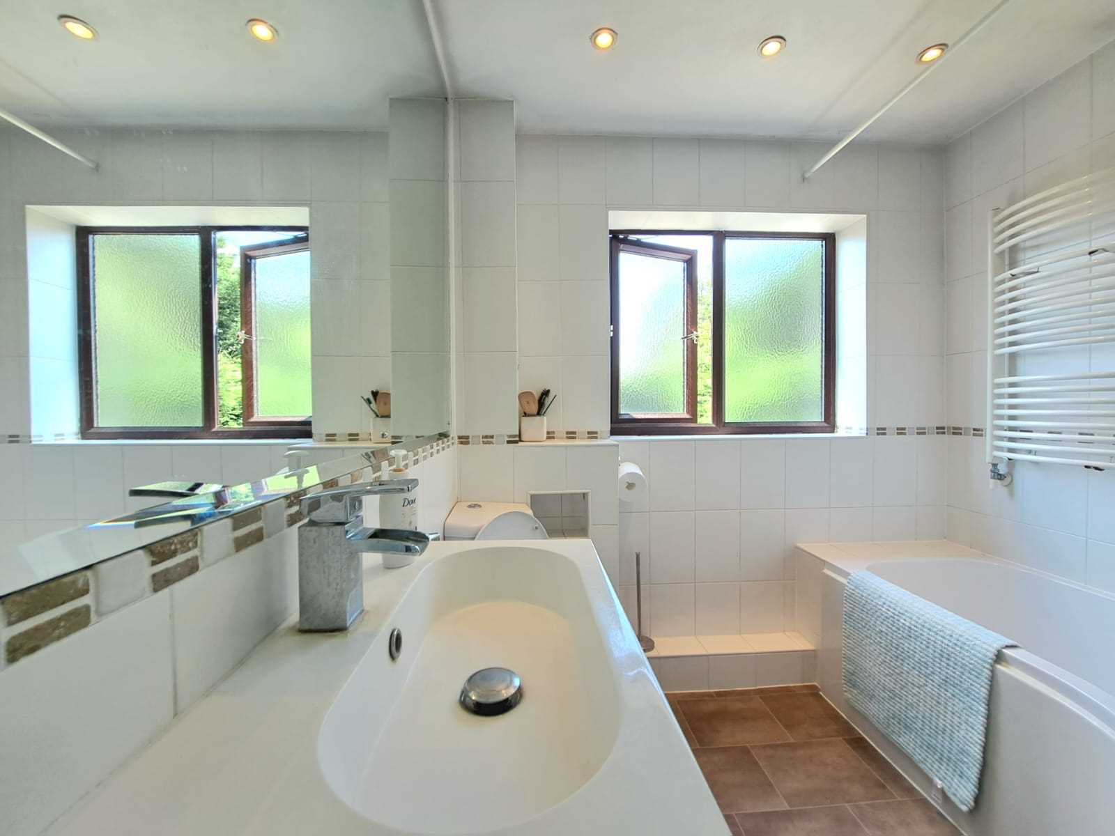 Adwell Drive, - Picture 17