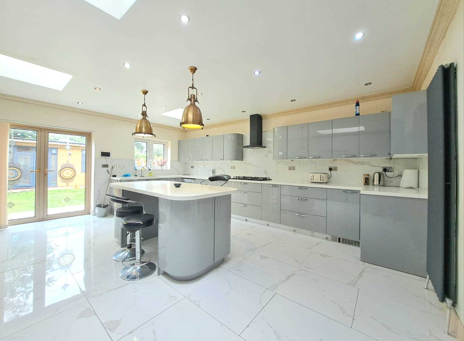 Fairlop Road - Picture 6
