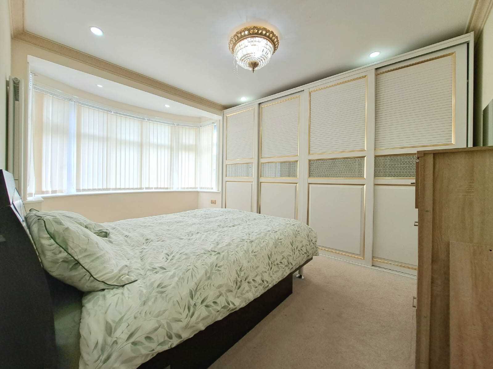 Fairlop Road - Picture 13