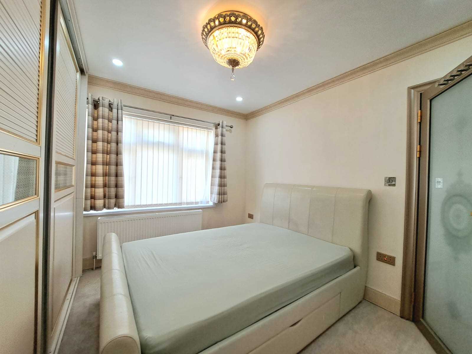 Fairlop Road - Picture 16