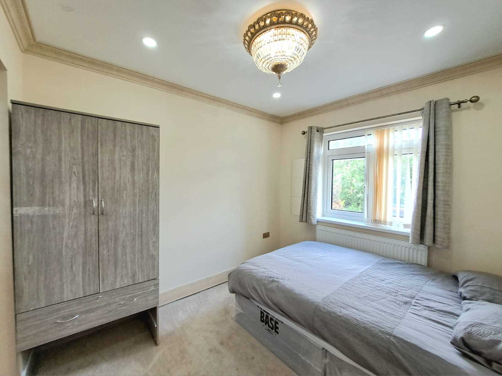 Fairlop Road - Picture 18