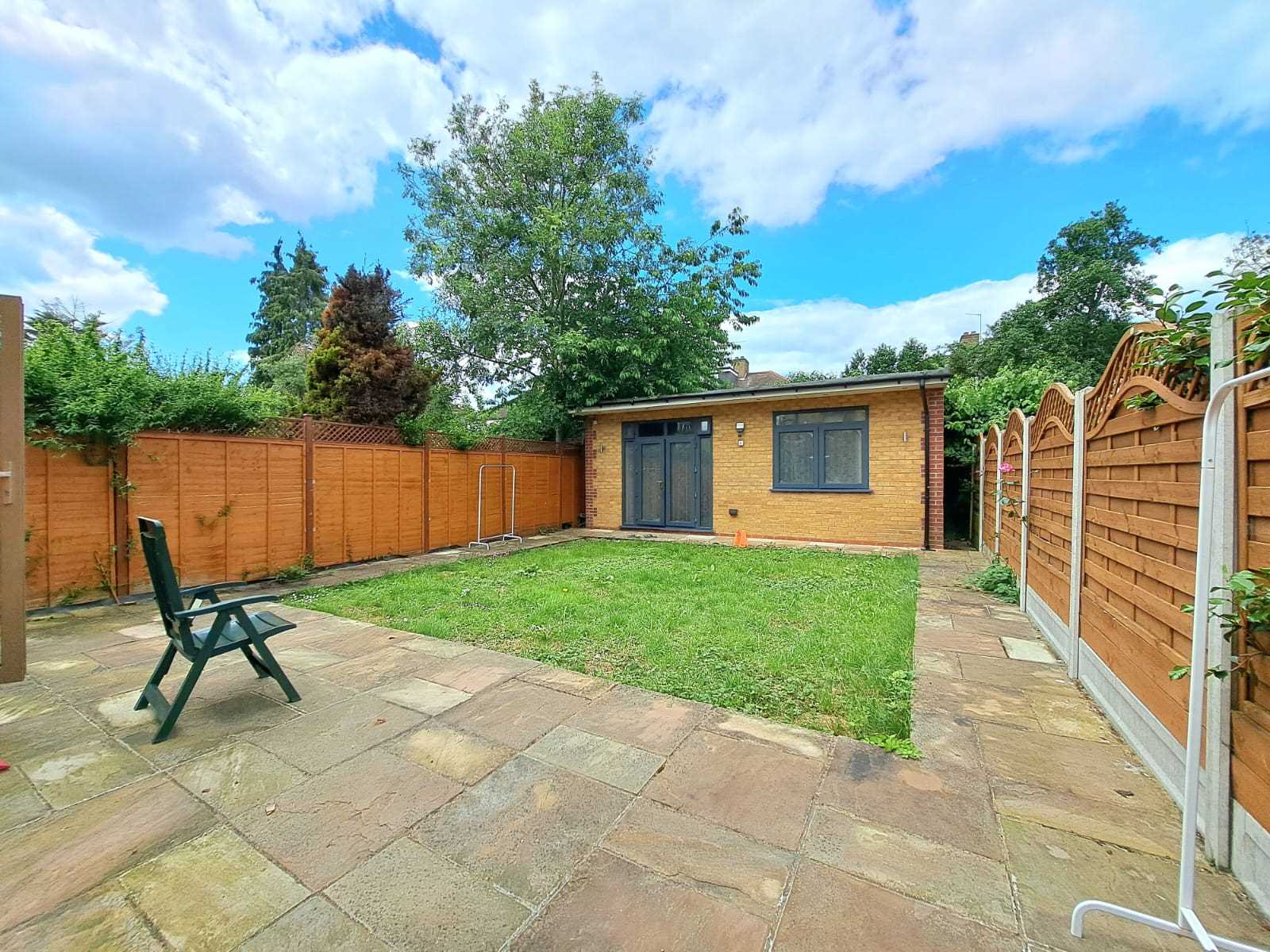 Fairlop Road - Picture 20